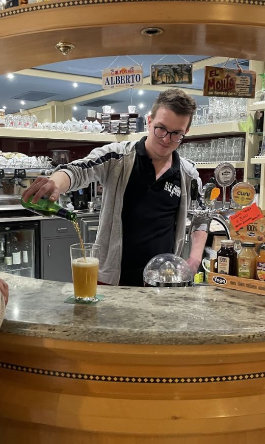 Birra spina e bottiglia mozzo